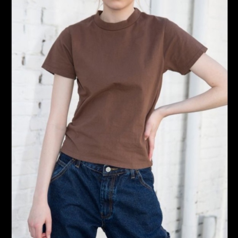 Brandy Melville Helen Brown Crewneck tee 100% cotton